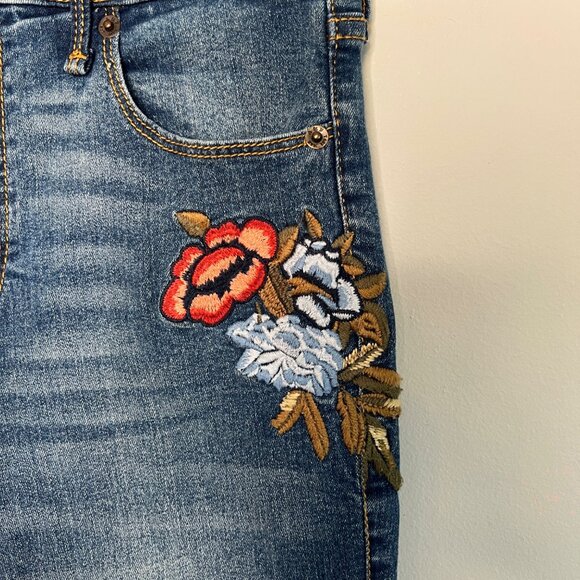 Abercrombie & Fitch Embroidered Floral Super Skinny High Rise Jeans Womens Sz 0 - Picture 4 of 12